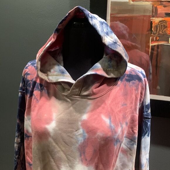 Lea & Viola tan/pink/blue/white tie dye hoodie with cropped hem. NWT, large. - Picture 3 of 7
